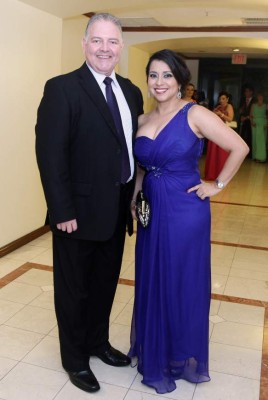 Enamorados, unidos por la fe del Divino Creador