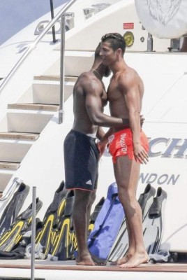 Comprometedoras fotos de Cristiano Ronaldo con un amigo