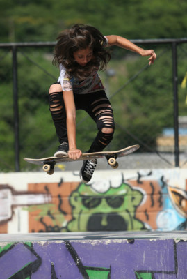 Jóvenes construyen su propio skatepark en El Obelisco