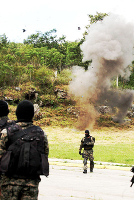 Pelea entre mareros y 'paisas' en la PN