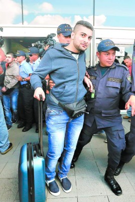 Los cinco sirios compraron pasaportes falsos en Brasil