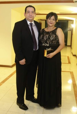 Enamorados, unidos por la fe del Divino Creador