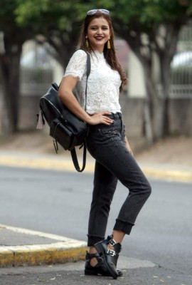 Skinny jeans, jackets y flats ¡enloquecen el armario de las universitarias!