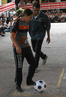 El Ciclón Azul llenó de ambiente la Escuela Cerro Grande II