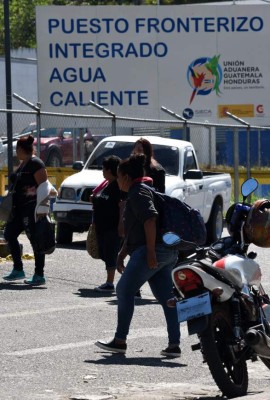 Las tristes imágenes que dejó la segunda gran caravana de hondureños al llegar a la frontera con Guatemala