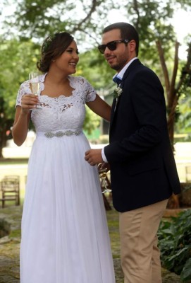 Unen sus vidas en una romántica ceremonia civil