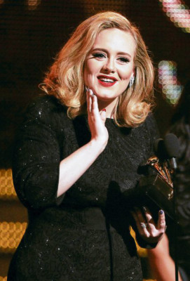 Resultado de autopsia de Whitney Houston retenido 'por seguridad'