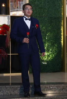 Los elegantes caballeros en la Prom 2017 de la Macris School