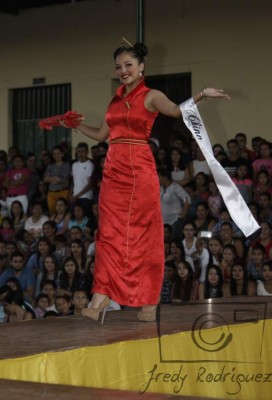 Sabanagrande presume sus bellas mujeres en feria tradicional