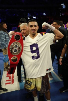 'Honduras, esto es para ti': Así se coronó Teófimo López campeón mundial de peso ligero