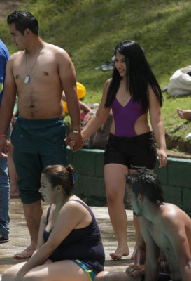 Bajo el resplandeciente sol, mujeres hondureñas derrochan belleza