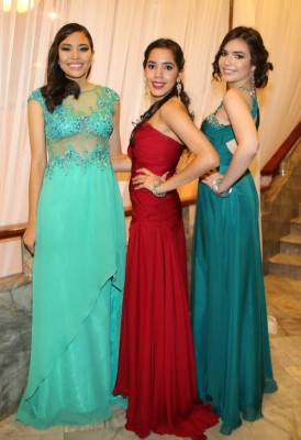 Sobria y elegante pasarela juvenil