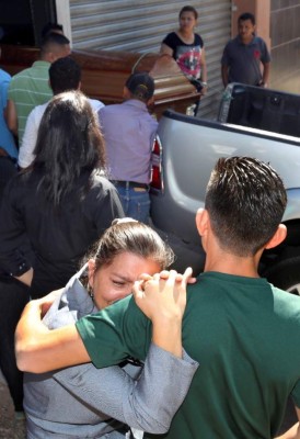 Conmoción entre familiares y amigos por crimen de tres jóvenes en la Cerro Grande