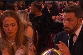 ¿Ben Affleck estuvo aburrido en los Grammy? Su cara causó revuelo en las redes