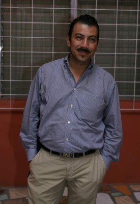 Diseñadores catrachos muestran bocetos de las tendencias que se verán en las próximas fiestas prom