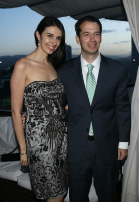 Una romántica celebración nupcial en la terraza