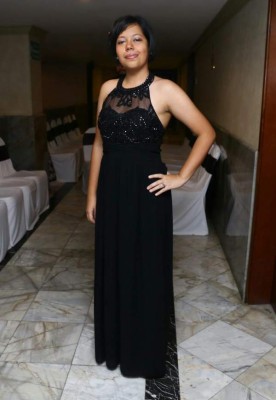 Espléndidos lucieron los seniors de la England School en su noche especial