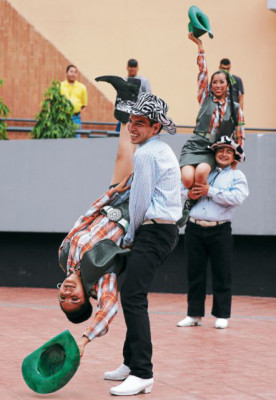 Kuikaltiani, embajadora del folclore