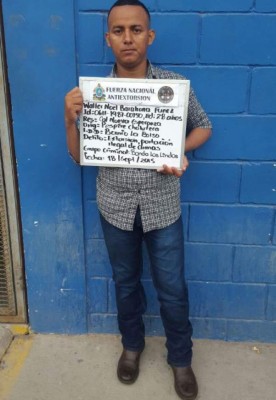 Dos policías, entre presuntos extorsionadores capturados