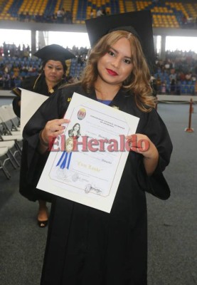 FOTOS: Estas bellas hondureñas obtuvieron su título de la UNAH