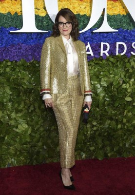 Famosos desfilan por la alfombra roja de los premios Tony