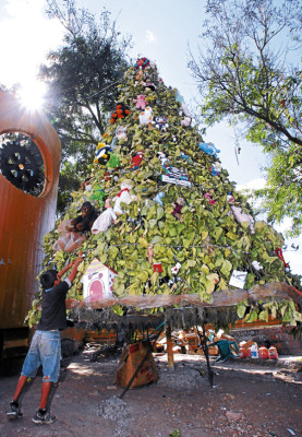 Espíritu navideño en la primera avenida