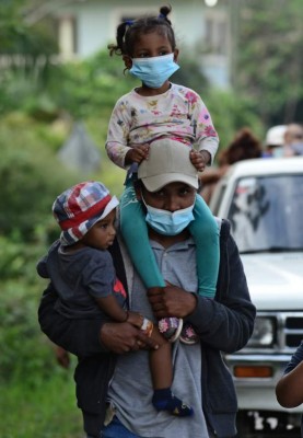 Niños, discapacitados y ancianos, los otros integrantes de la caravana migrante