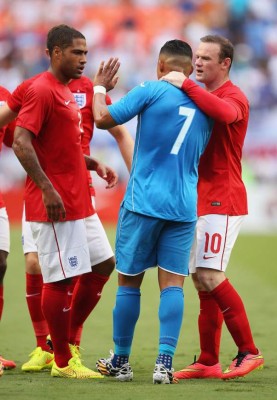 VIDEO: La patada de Emilio Izaguirre a Sturridge