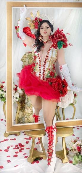 Deslumbrantes y llamativos son los trajes de las palillonas de Danlí