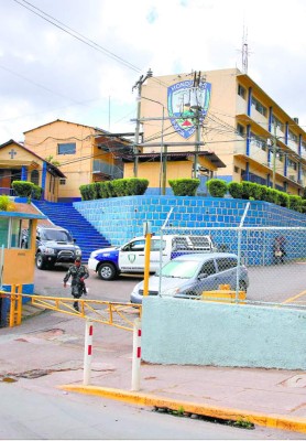 Policía hizo 'fiesta” con expedientes de oficiales