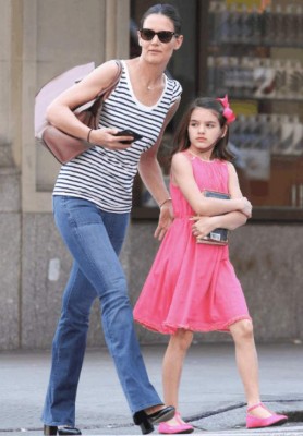 Katie Holmes dice que Tom Cruise no ve a su hija Suri desde 2012