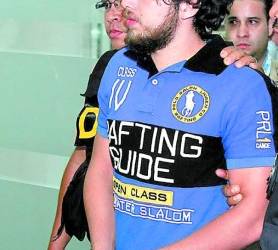 Nadab Elí Mejía Coca (21) a su llegada al aeropuerto Ramón Villeda Morales de San Pedro Sula.