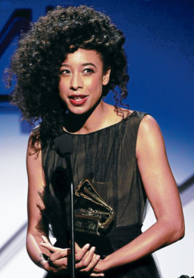 Resultado de autopsia de Whitney Houston retenido 'por seguridad'