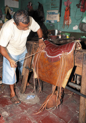 Artesanos del sur sueñan con exportar sus productos