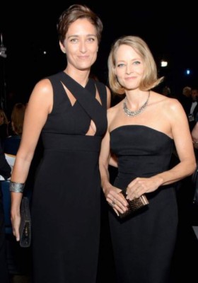 Famosas que demuestran su amor en público con sus novias