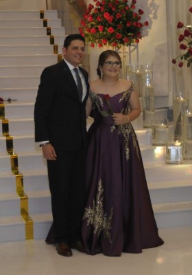 Summer Hill School despide a seniors con un ambiente lleno de glamur y alfombra roja