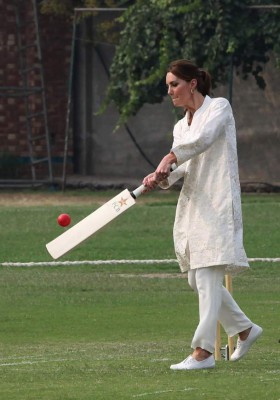 FOTOS: Los looks de Kate Middleton durante su visita a Pakistán