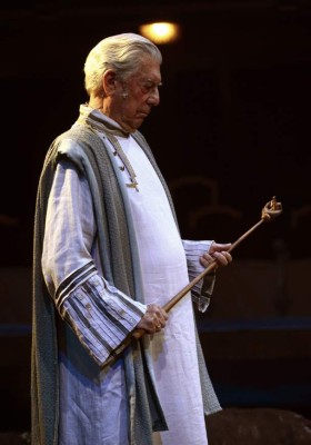 Mario Vargas Llosa, de cabeza en la actuación