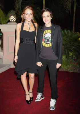 Famosas que demuestran su amor en público con sus novias