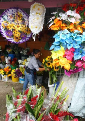 Unos 100 mil capitalinos coronarán a sus deudos