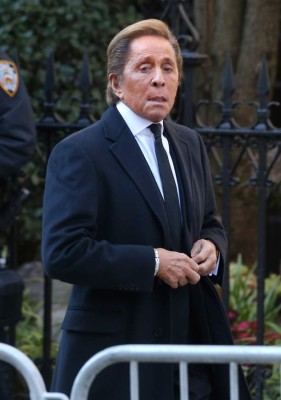 Luminarias despiden al caballero del diseño mundial