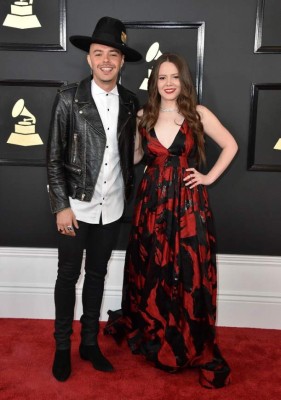 Le presentamos los looks de los famosos en los Grammy 2017