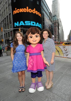 Descubren a ‘Dora, la exploradora’ fumando en la escuela