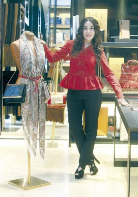 Una propuesta de moda elegante y sofisticada