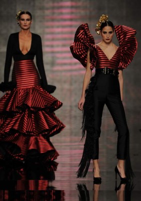 Sedas, crepés y encajes al ritmo de flamenco