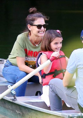 Katie Holmes dice que Tom Cruise no ve a su hija Suri desde 2012