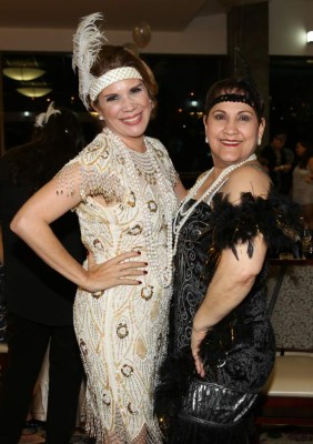 Plumas, lentejuelas y mucho glamour para Margina Valle