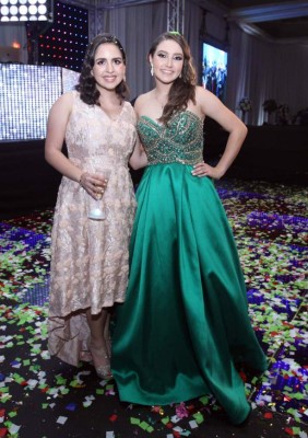 Un brindis por los seniors que dijeron adiós a la Academia Los Pinares