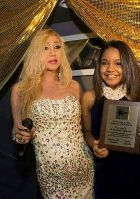 Transexual hondureña pide destitución de cónsul de Nueva York