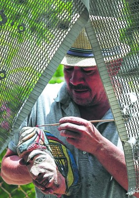 El taller que convierte los troncos en obras de arte